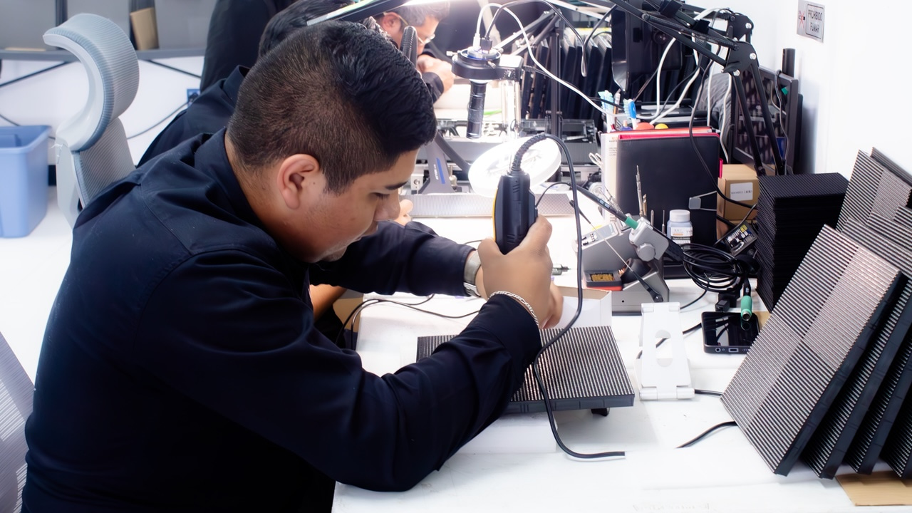 Suporte técnico e reparo: o pilar invisível da indústria audiovisual