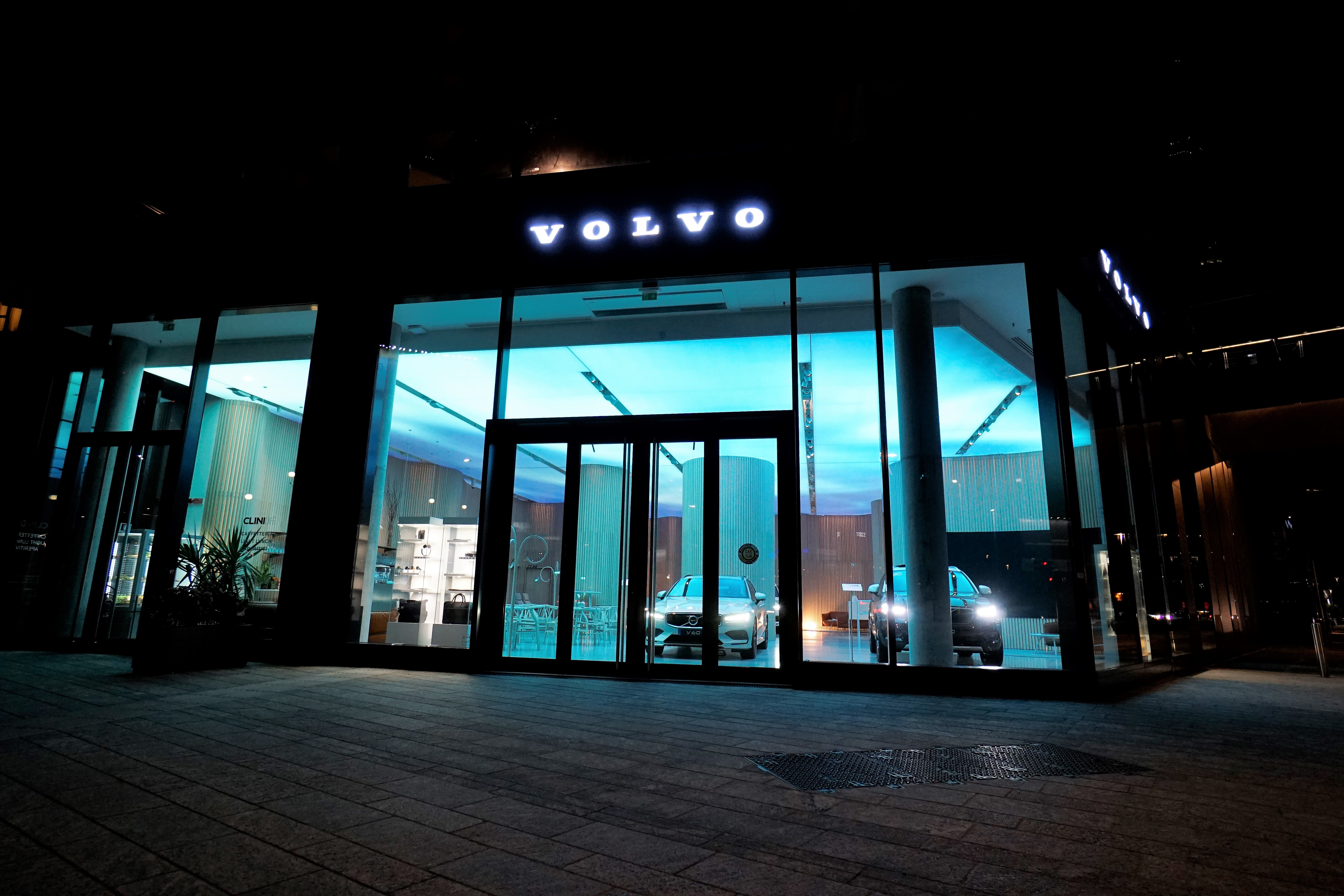 How to create the Volvo showroom LED ceiling