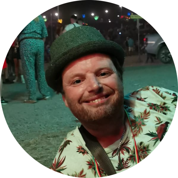 Go to the profile of Simon Mclean