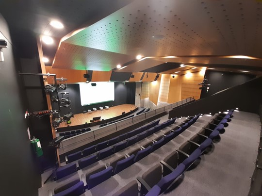 Una cátedra de estándares y prediseño: Auditorio Macondo Areandina