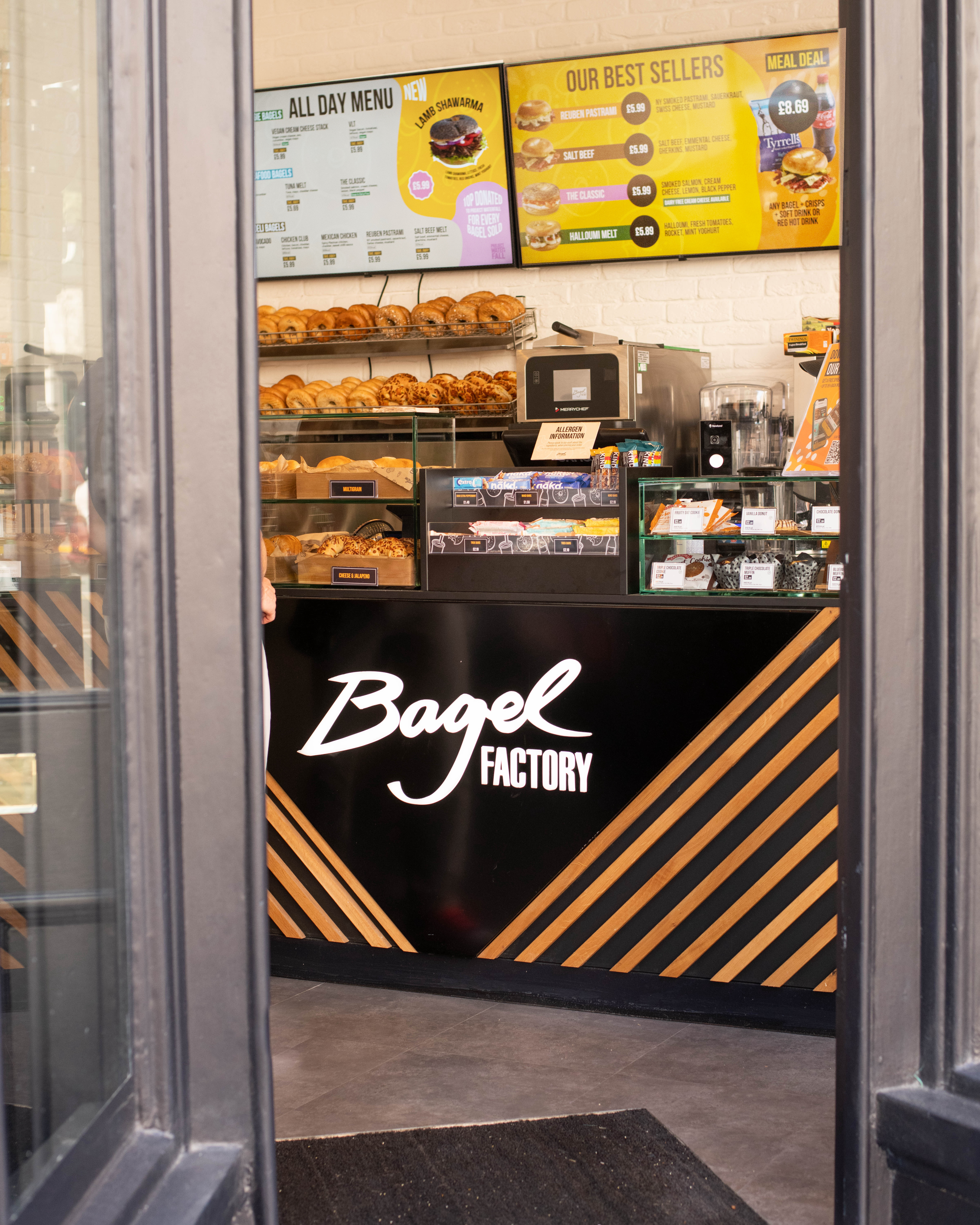 The Bagel Factory powers new menu boards with digital signage 
