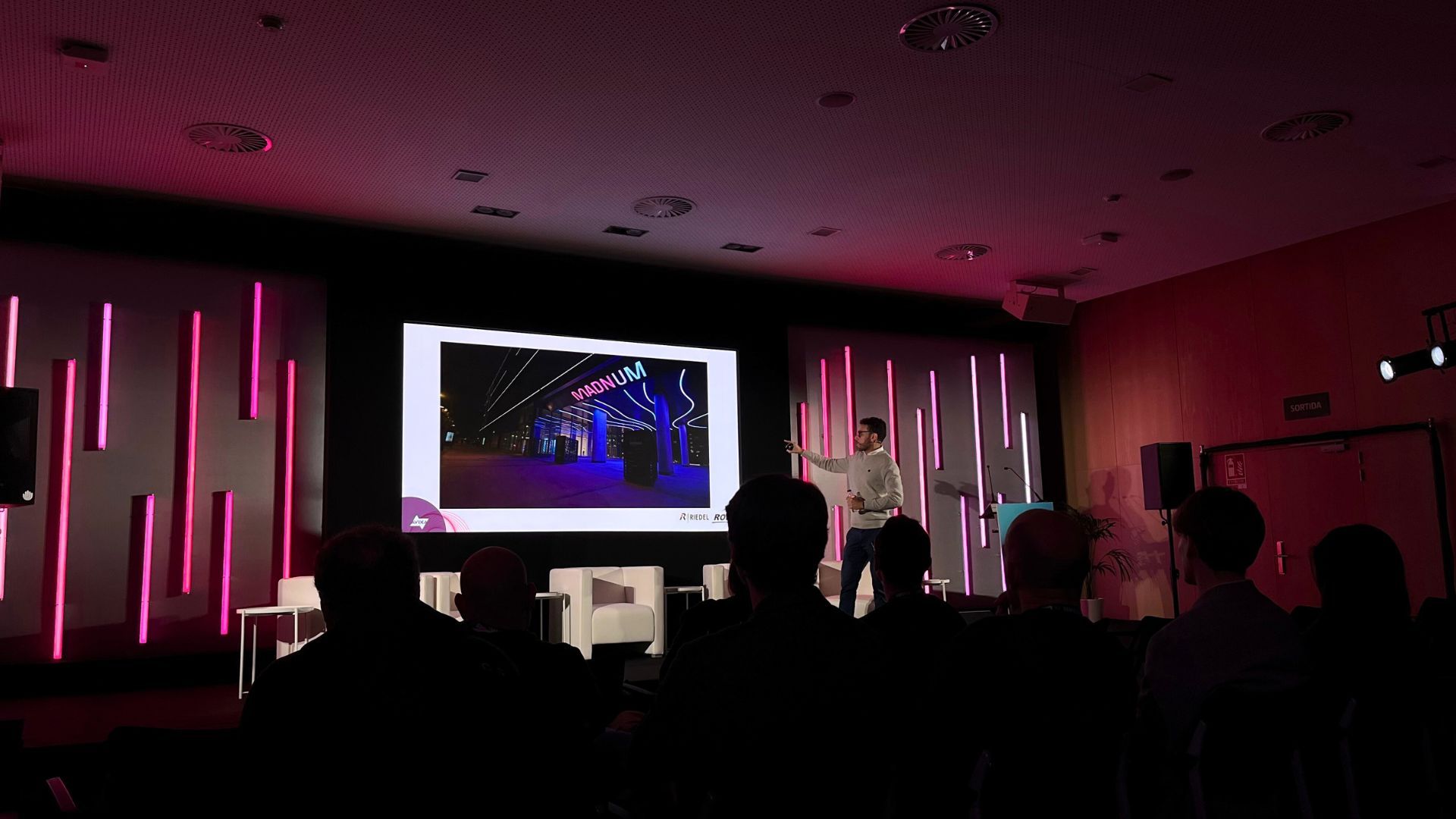 Digital Lighting as a Language of Experiences at AVIXA Congress and AVIXA TV