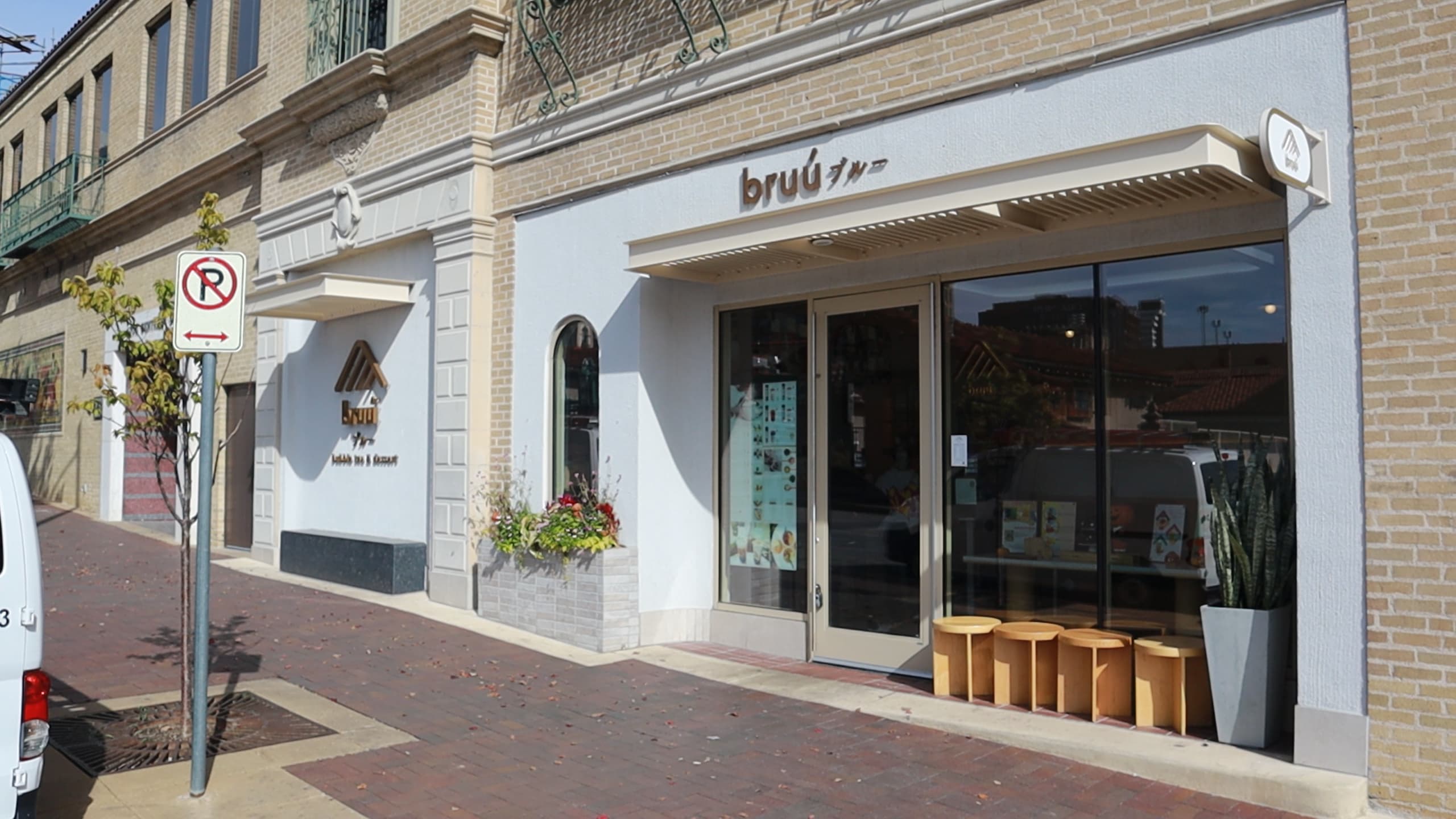 Order Kiosks for Customers & Digital Messaging