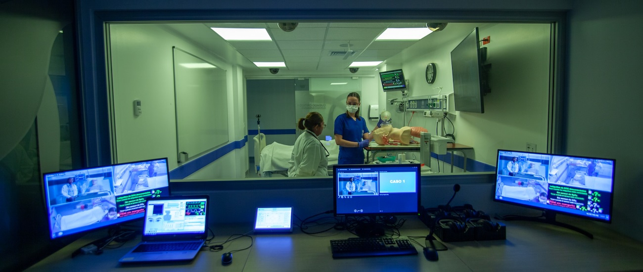 Como a tecnologia AV transforma o aprendizado na Universidade Javeriana na Colômbia