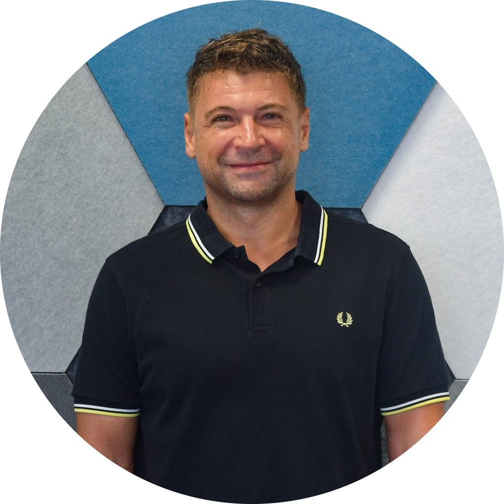 Go to the profile of Christian Carrero