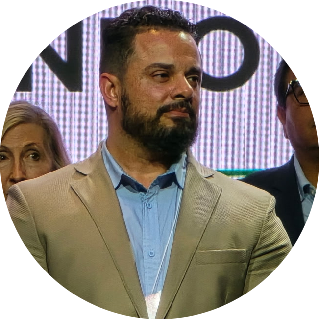 Go to the profile of Victor (Manny) Pena