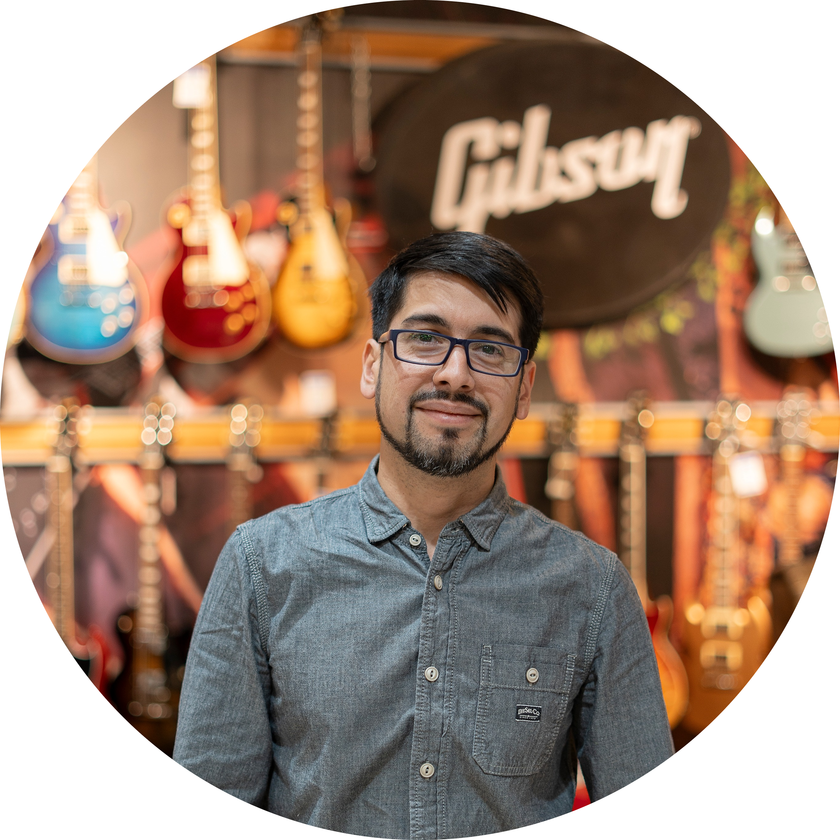 Go to the profile of Renato Riveros