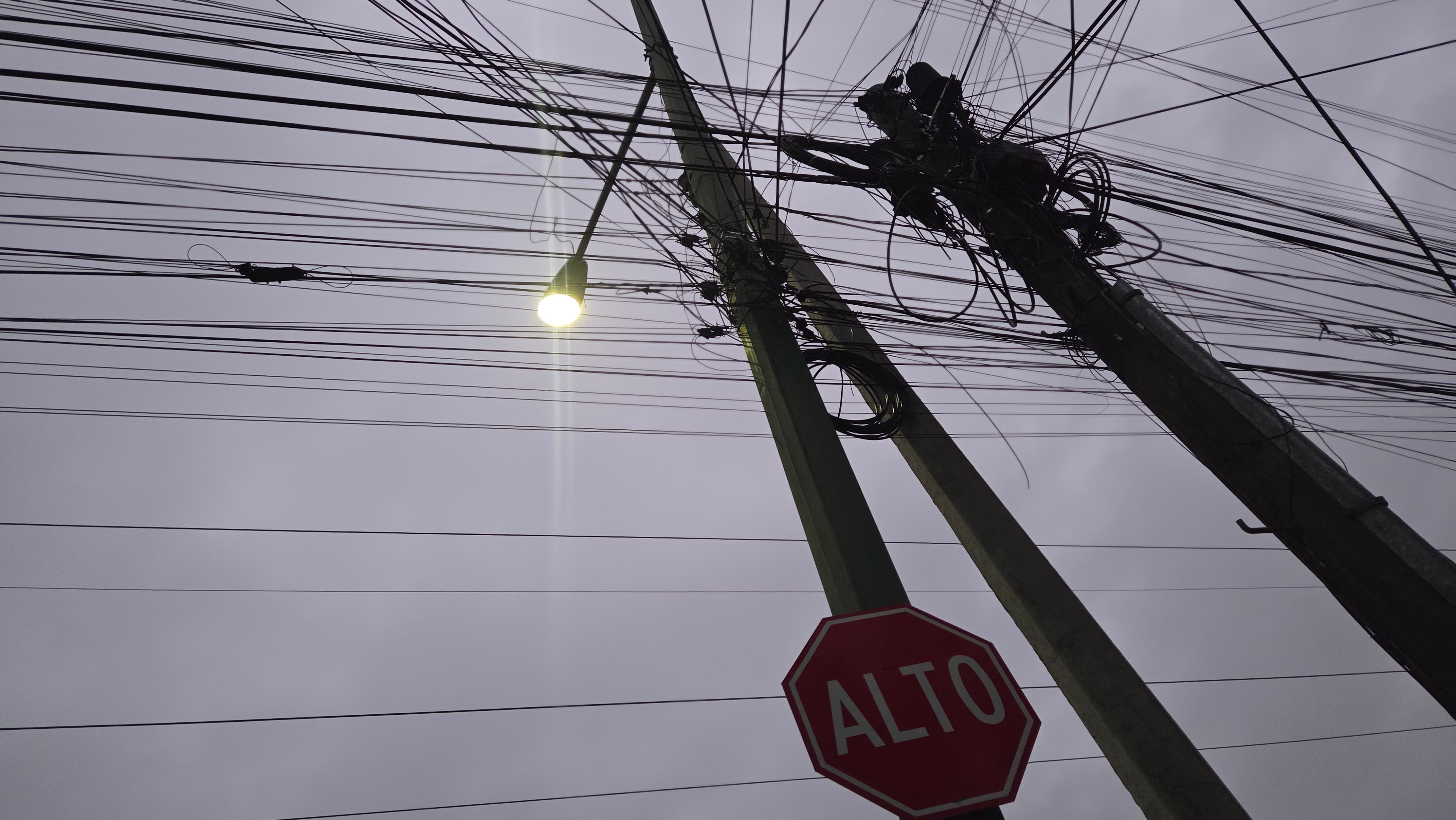 Aunque casi todo funcione inalambrico, los cables aun importan